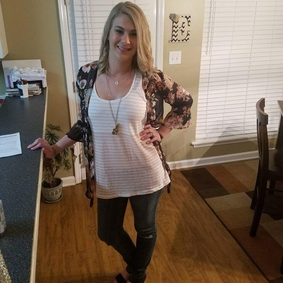 Meet your Posher, Camille - Picture 3 of 4